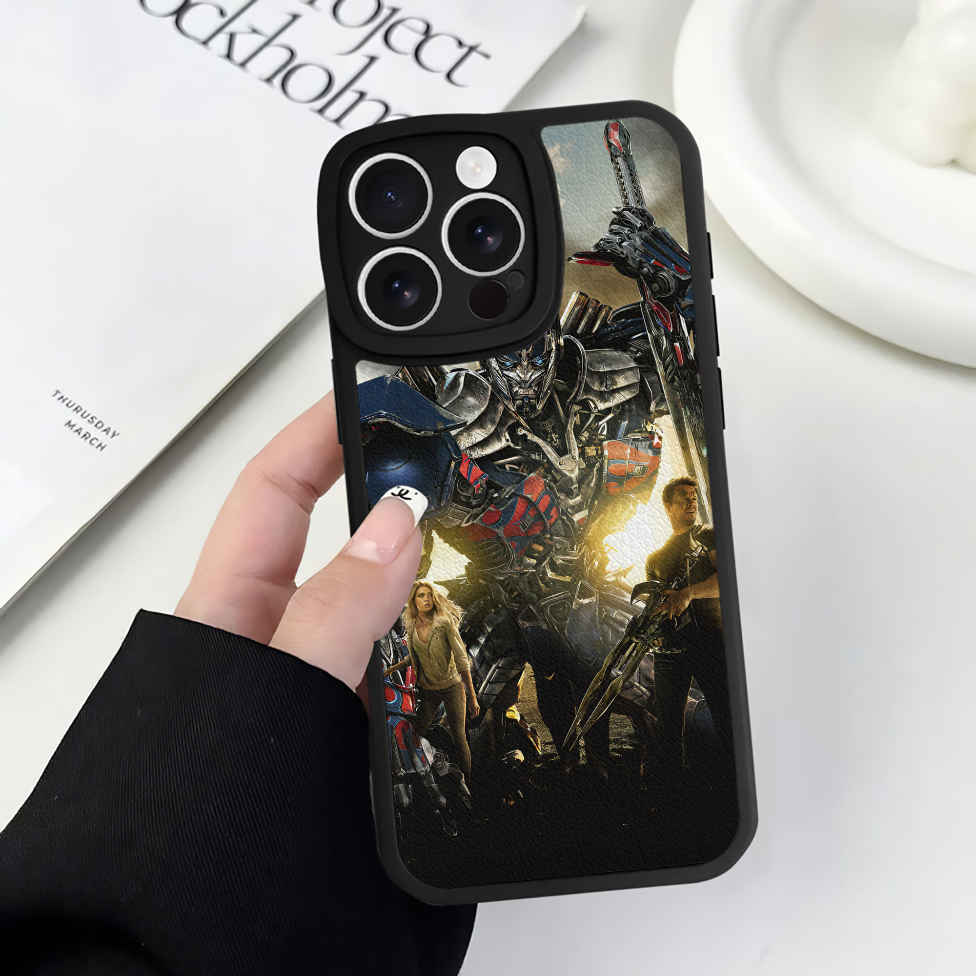 （画像用） Transformers トランスフォーマー 【iPhone 16シリーズ対応】シリコンスマホケース（レザー調） 材質：シリコン